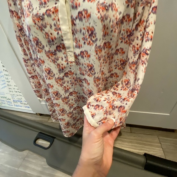 Violet & Claire Floral Blouse Peach 3/4 Sleeve Split Neck Medium M Paisley - Picture 2 of 4